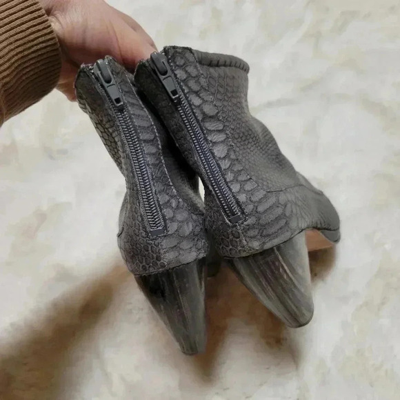 Colleen Cordero Open Toe Heeled Boots Grey Snakeskin Wood Heel Size 8 USA Made - Picture 6 of 9